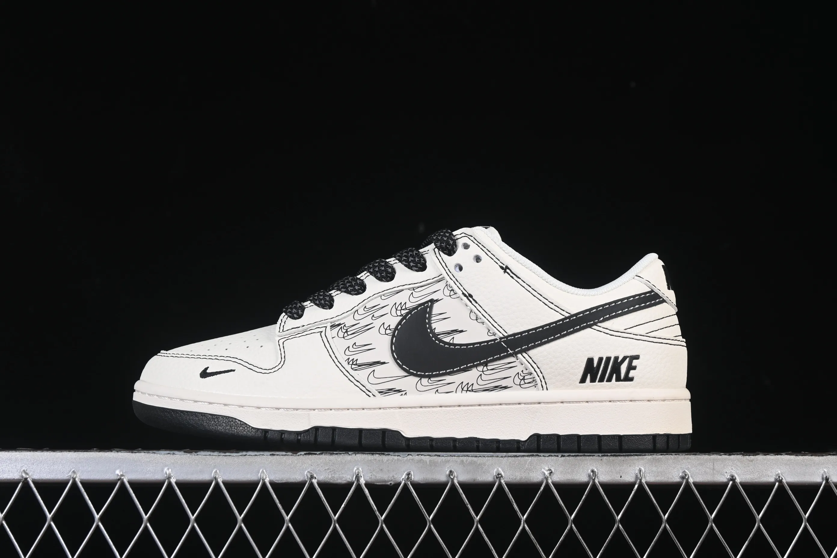 All Categories Nk SB Dunk Series Nk SB Dunk Low High-end Customized Low-top Sneakers Nike SB Dunk Low Co-branded Beige Multi-Smoke High-end Customized Low-top Casual Sneakers HH7518-094